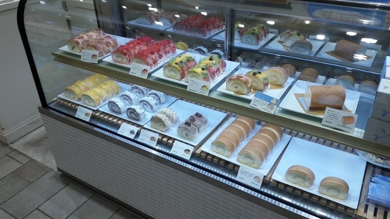 米粉スイーツ 東京のお店 はらロールカフェで食べる米粉ロールケーキ あんグル